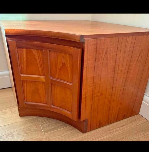 Nathan squares knoll - knoll, teak
